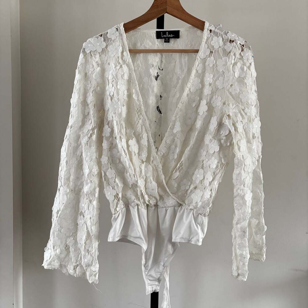 Lulus Blossom On Over White Lace Faux Wrap Long Sleeve Bodysuit Size M